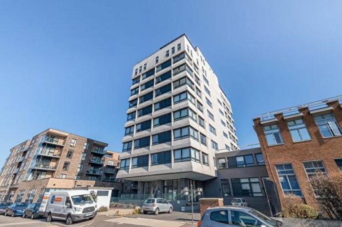 2 Bedroom Flat For Sale In Skyline. The Causeway, Worthing, BN12