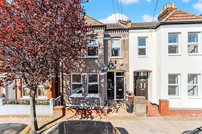 2 Bedroom Maisonette For Sale In Leverson Street, London, SW16