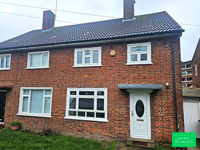 3 Bedroom Semi Detached House To Rent In George Crescent, London, N10