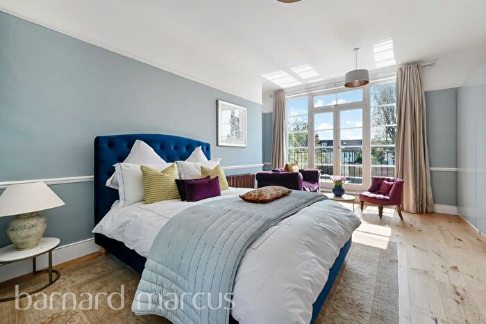 2 Bedroom Flat For Sale In Melrose Road, London, SW18