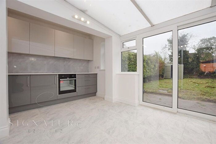 3 Bedroom Property To Rent In High Street, Bovingdon, Hemel Hempstead, HP3