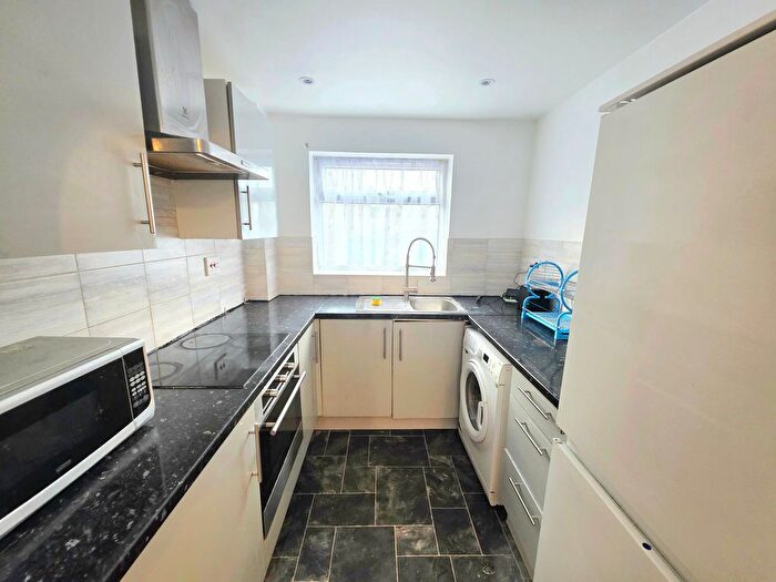 1 Bedroom Flat To Rent In Frobisher Road, Erith, DA8