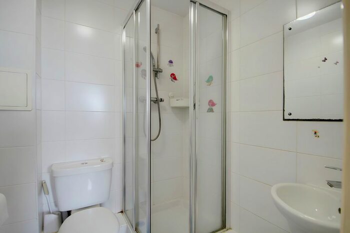 2 Bedroom Flat To Rent In A Bath Road, Hounslow, TW3