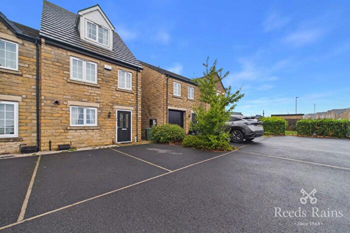 3 Bedroom Semi Detached House For Sale In Farriers Way, Lindley, Huddersfield, West Yorkshire, HD3