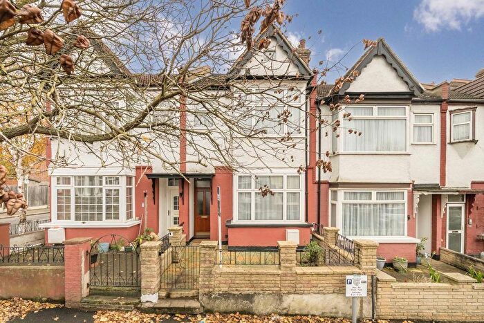 3 Bedroom Terraced House For Sale In Montagu Road, London, NW4