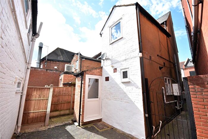 2 Bedroom Flat To Rent In Cambridge Street, Aylesbury, Buckinghamshire, HP20