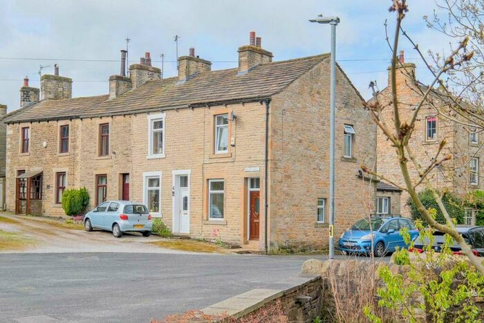 2 Bedroom End Of Terrace House To Rent In High Fold, Kelbrook, BB18