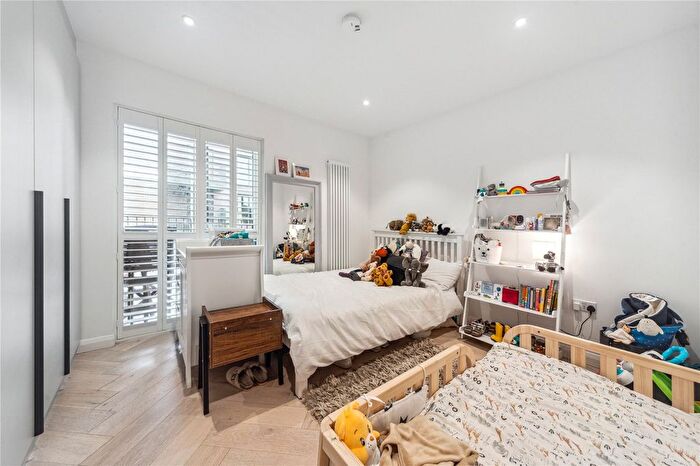 2 Bedroom Flat For Sale In Ravensbury Terrace, London, SW18