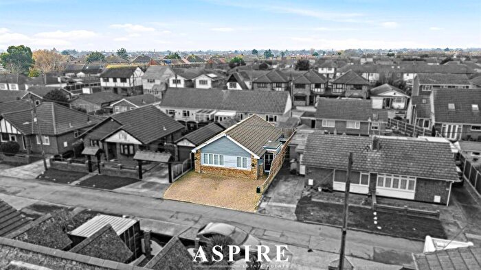 2 Bedroom Detached Bungalow For Sale In Tilburg Road, Canvey Island, SS8