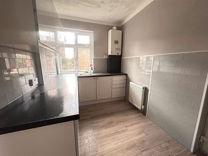 2 Bedroom Flat To Rent In Oakleigh Road, N20