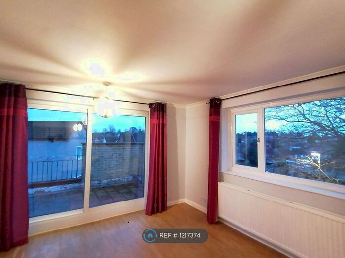 2 Bedroom Flat To Rent In Banstead Road, Caterham CR3
