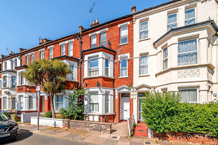 2 Bedroom Flat For Sale In Valmar Road, London, SE5