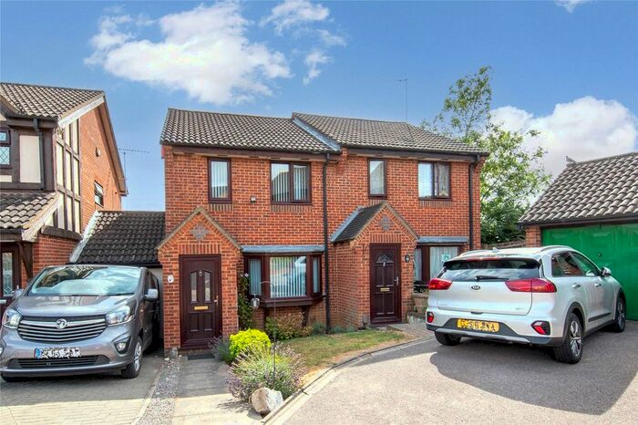 3 Bedroom Semi-Detached House To Rent In Greenriggs, Luton, Bedfordshire, LU2