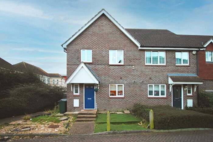3 Bedroom Semi-Detached House To Rent In Millers Close Dartford, DA1