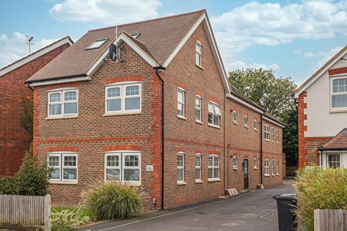 2 Bedroom Flat To Rent In Yattendon Road, Horley, RH6