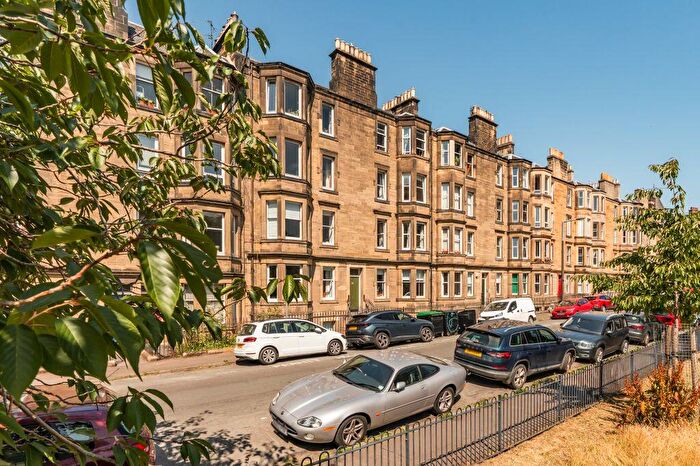 2 Bedroom Flat For Sale In / Harrison Gardens, Edinburgh, EH11