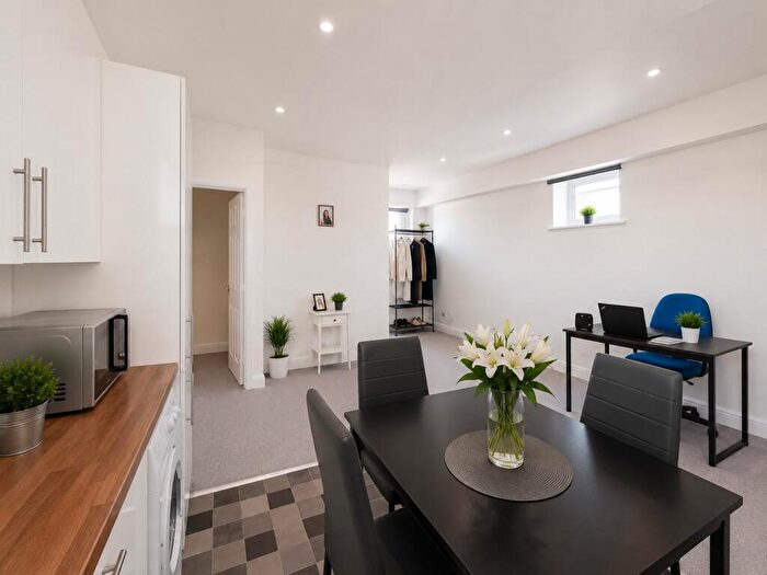 2 Bedroom Flat To Rent In Fitzroy Court, Whitehorse Road, Croydon, CR0