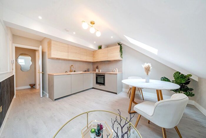 1 Bedroom Flat To Rent In Ellingham Road, Shepherd's Bush, London, W12