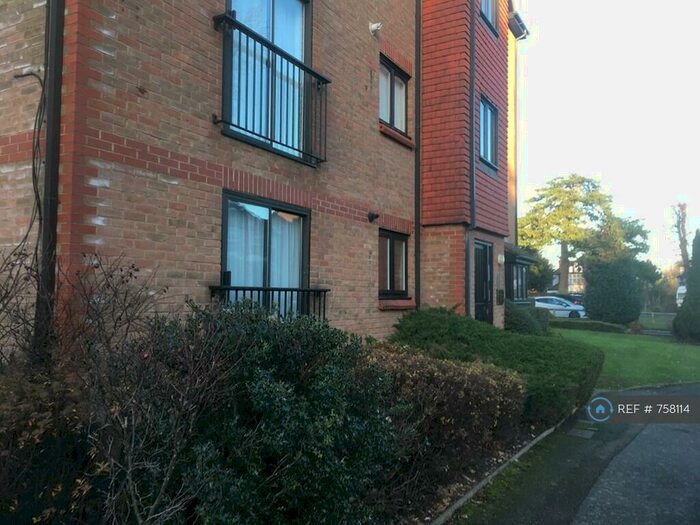 2 Bedroom Flat To Rent In Knole House, Surbiton, KT5