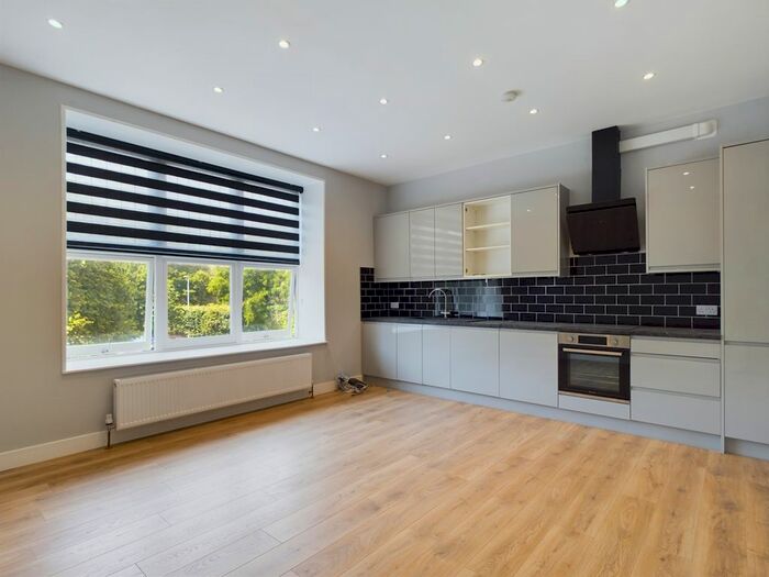 2 Bedroom Flat To Rent In Heene Road, Worthing, BN11