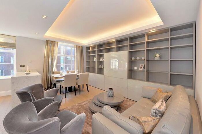 2 Bedroom Flat To Rent In Hertford Street, London, W1J