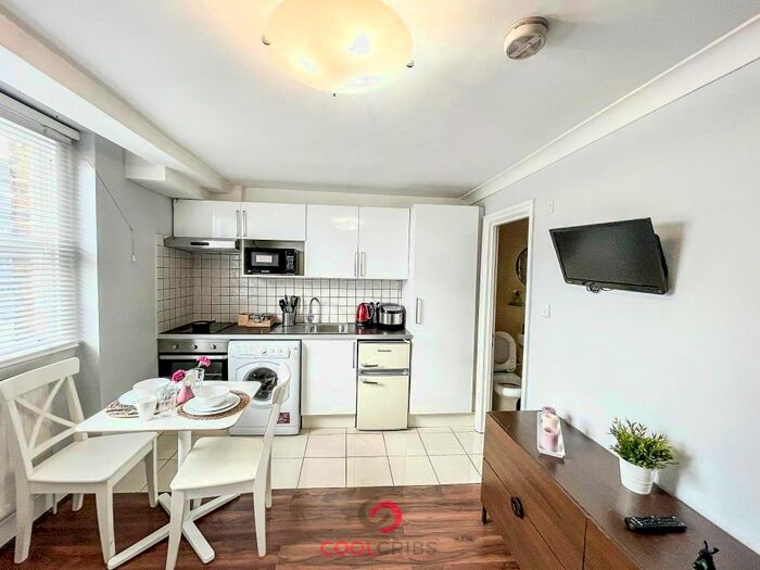 Studio To Rent In Hereford Road, Bayswater, W2