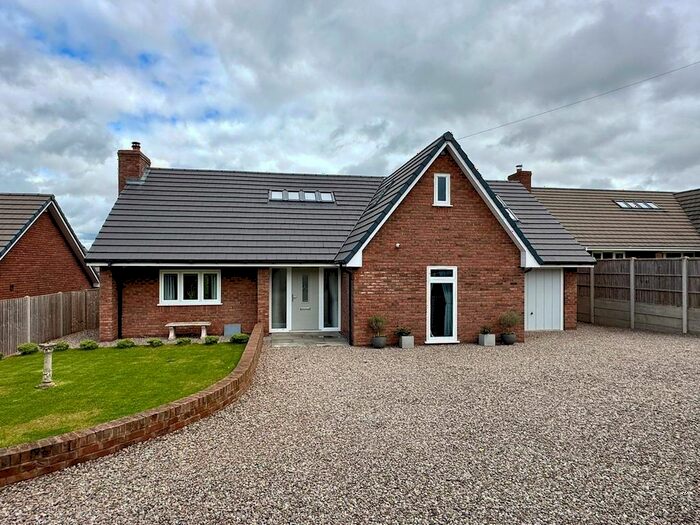 5 Bedroom Bungalow For Sale In Clehonger, Hereford, HR2