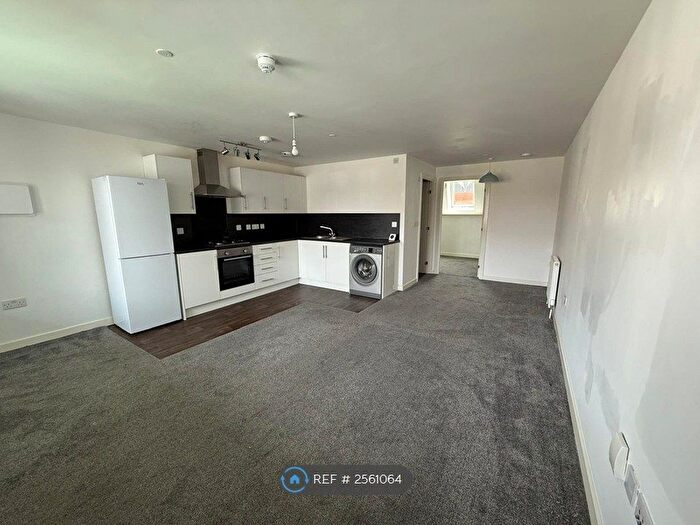 1 Bedroom Flat To Rent In West Court, Bedminster, Bristol, BS3