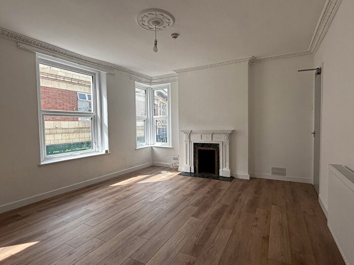 2 Bedroom Flat To Rent In St James Street, Taunton, Somerset, TA1