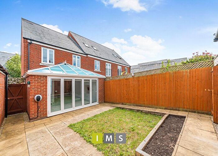 3 Bedroom End Of Terrace House For Sale In Ascot Way, Bicester, OX26