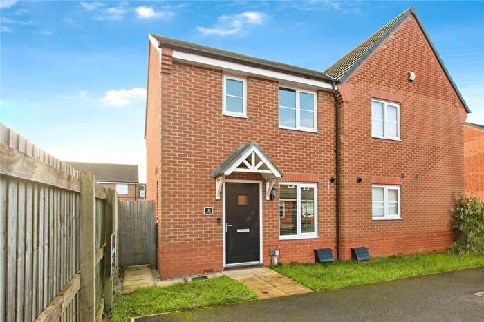3 Bedroom End Of Terrace House For Sale In Llama Close, Leyland, Lancashire, PR25