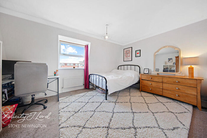 2 Bedroom Flat For Sale In Albion Road, London, N16