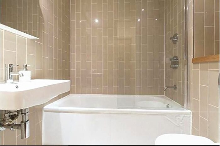 2 Bedroom Flat To Rent In Kelland Road, London, E13