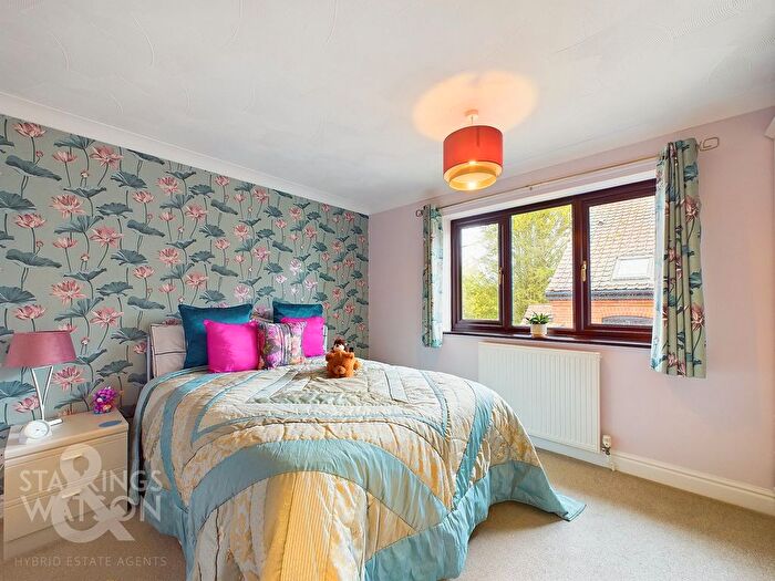 2 Bedroom Flat For Sale In Globe Lane, Blofield, Norwich, NR13