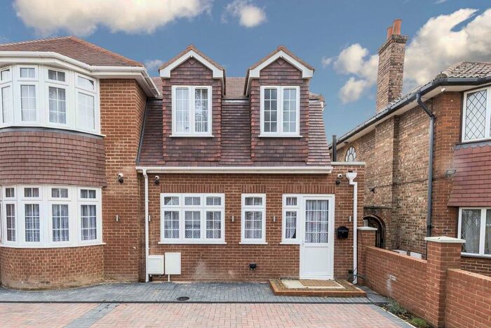 4 Bedroom Property To Rent In Perryn Road, London, W3