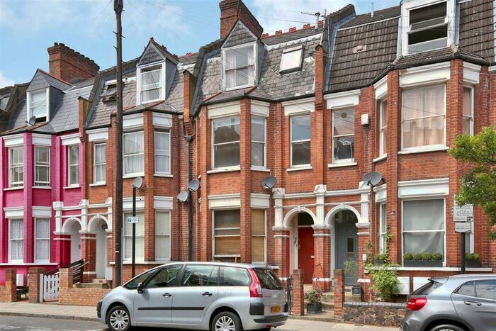 4 Bedroom Maisonette To Rent In Birnam Road, Finsbury Park, N4