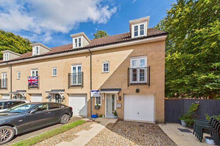 3 Bedroom End Of Terrace House For Sale In Trafalgar Way, Thetford, IP24