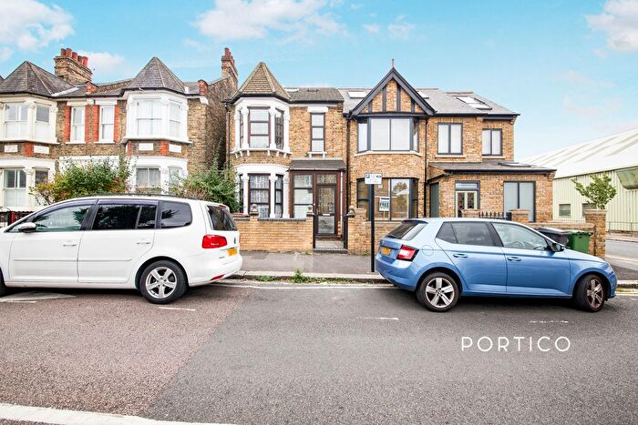 6 Bedroom Terraced House To Rent In Chesterfield Road, E10