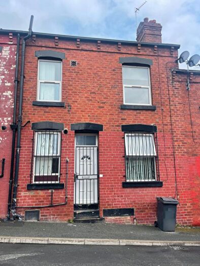 2 Bedroom Terraced House To Rent In Woodview Mount, Leeds, LS11