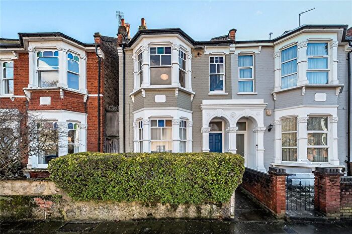 2 Bedroom Flat For Sale In Frobisher Road, London, N8