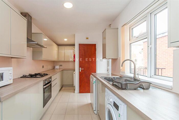 6 Bedroom Maisonette To Rent In Dinsdale Road, Sandyford, Newcastle Upon Tyne, NE2