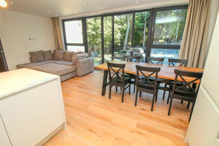 2 Bedroom Apartment To Rent In Lindsay Road, Poole, BH13