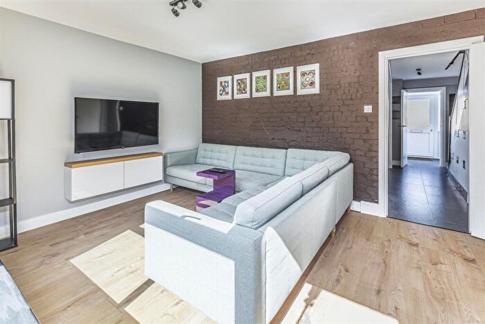 3 Bedroom Maisonette To Rent In Prince Regent Lane, Custom House, E16