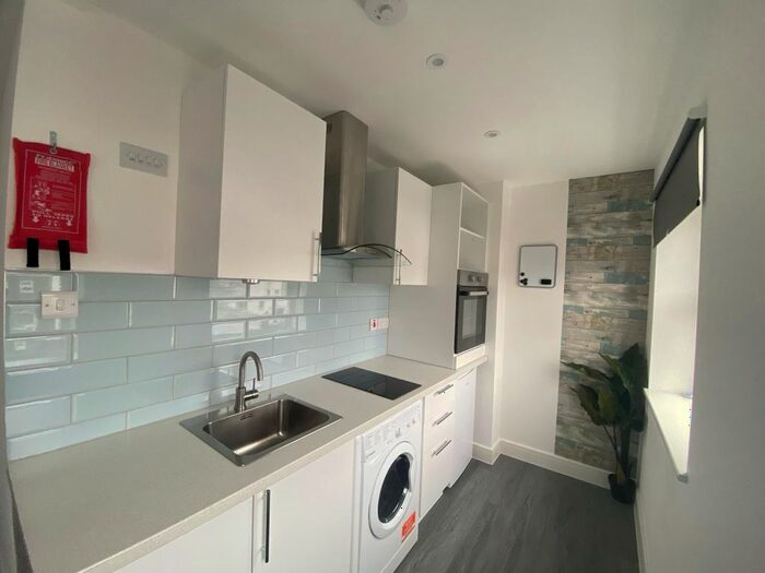 Studio To Rent In Camberwell Road, London, SE5