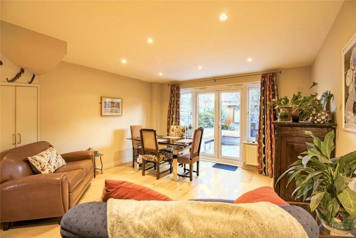 3 Bedroom Terraced House To Rent In Curzon Street, Reading, Berkshire, RG30