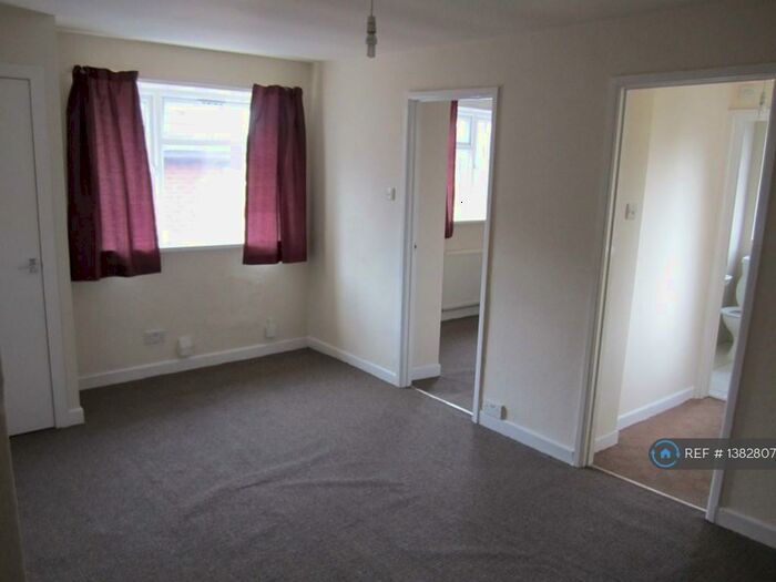 1 Bedroom Flat To Rent In Oldham Road, Rochdale, OL16