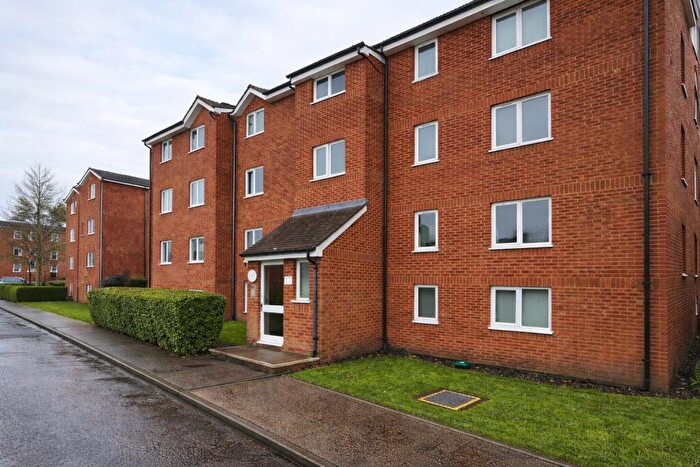 Flat To Rent In Linnet Close, Edmonton, N9