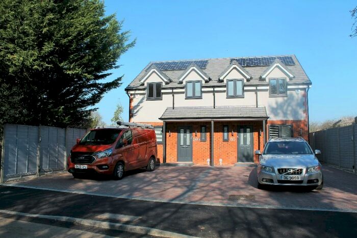 3 Bedroom Semi-Detached House To Rent In Oaklands Lane, St. Albans, Hertfordshire, AL4