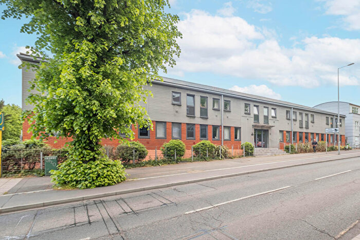 2 Bedroom Flat For Sale In Kingston Hill, Kingston Upon Thames, KT2