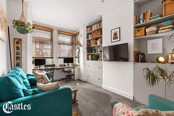 2 Bedroom Flat For Sale In Mount Pleasant Road, Tottenham, N17